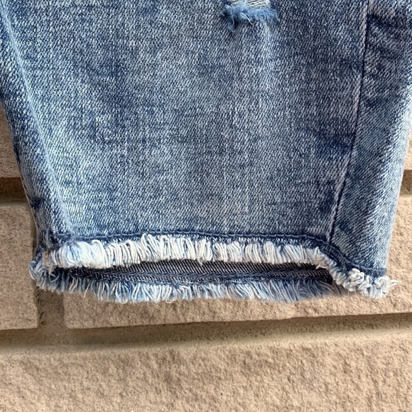 Old Navy Karate Slim Cutoff Distressed Denim Shorts Size 5 - Picture 4 of 10